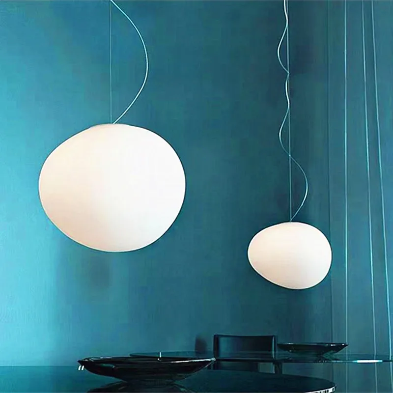 Desk Setup Minimalist - โคมระย้าสีขาวรูปทรงหินกรวดแบบมินิมอลเหนือโต๊ะทานอาหารบันไดอ่านหนังสือในห้องนอนตัวเครื่องที่มีความสว่างและตกแต่ง